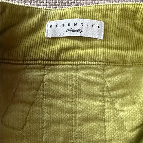 Chic Utility Jacket in Olive Green - Picture 2 of 3